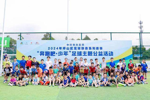 日本男篮全体成员训练照曝光，河村勇辉与八村垒合影